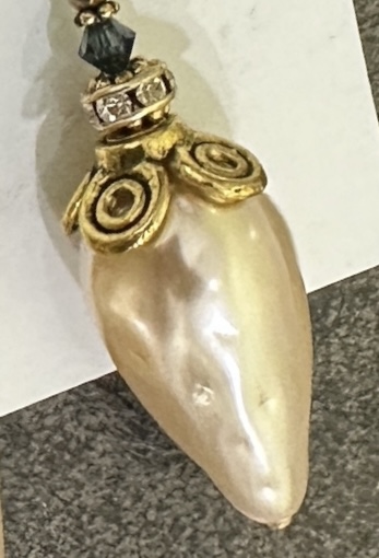 Vintage Golden Pearl Beauty Earrings-